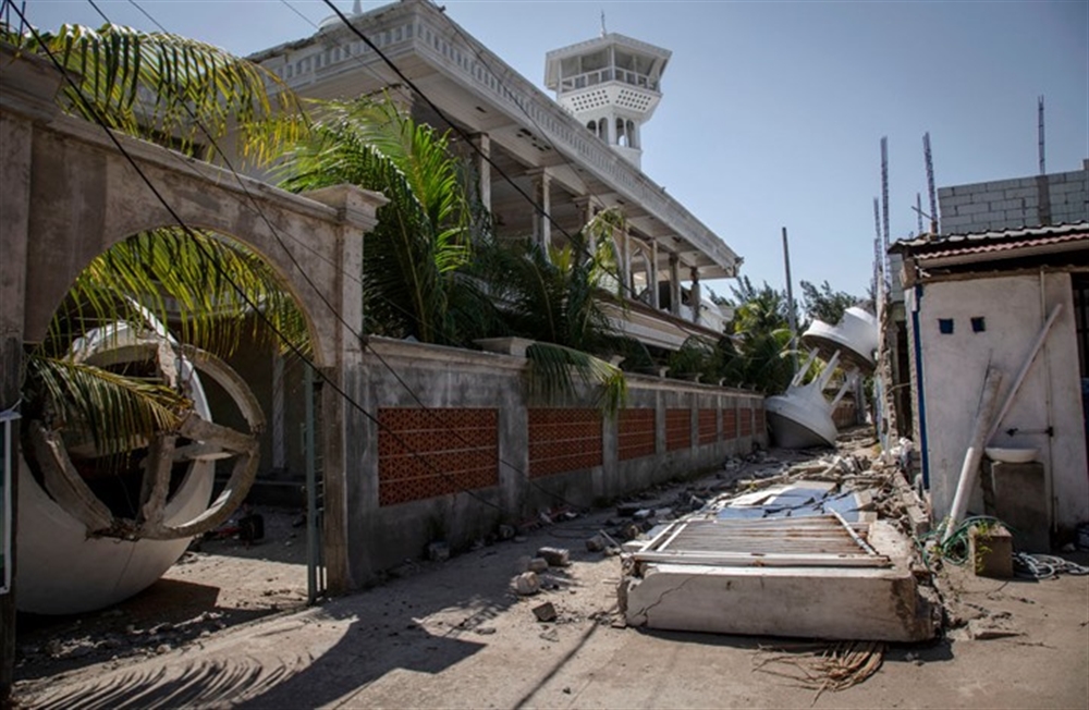 384 قتيلا في زلزال وموجات تسونامي ضربت أندونيسيا