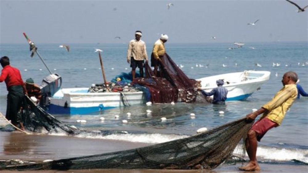 العثور على اثنين صيادين فُقد قاربهما منذ يوم ونصف في أرخبيل سقطرى
