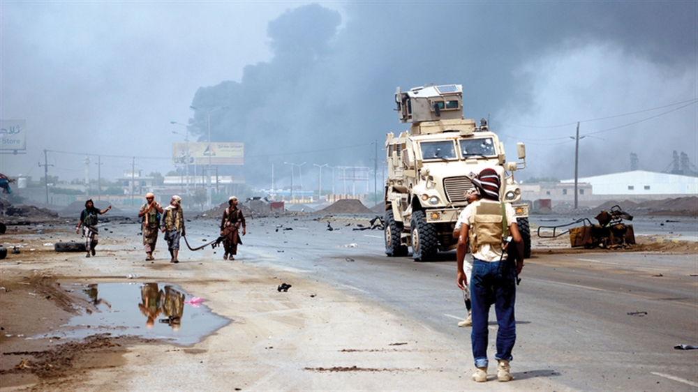 الجيش يعلن تطهير عدد من المؤسسات والشركات وسط مدينة الحديدة