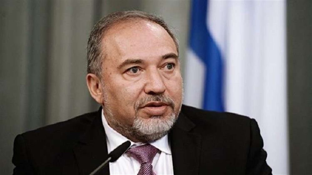 وزير الدفاع الإسرائيلي يقدم استقالته احتجاجا على وقف إطلاق النار في غزة