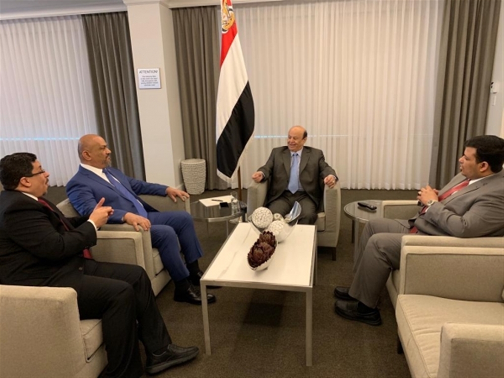 الرئيس "هادي" يوجه وزير الخارجية بالتعاطي البناء مع جهود السلام
