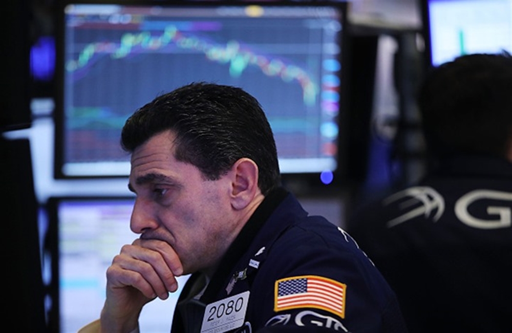 10 أزمات تدفع الأسهم الأمريكية إلى خسائر عنيفة.. ما هي؟
