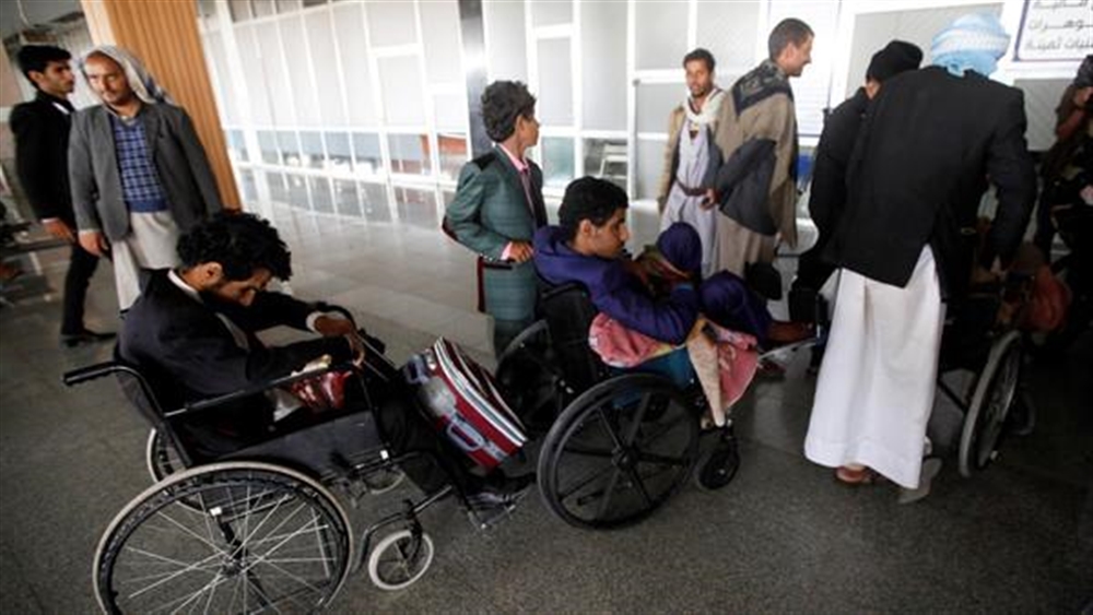 50  جريحاً حوثياً يغادرون مطار صنعاء إلى مسقط