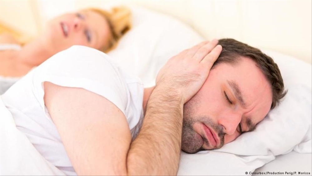 دراسة: اختناق النوم يضعف قلوب النساء