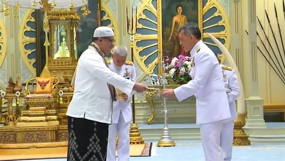 "باحميد" يقدم أوراق اعتماده لملك تايلاند سفيراً غير مقيم لليمن