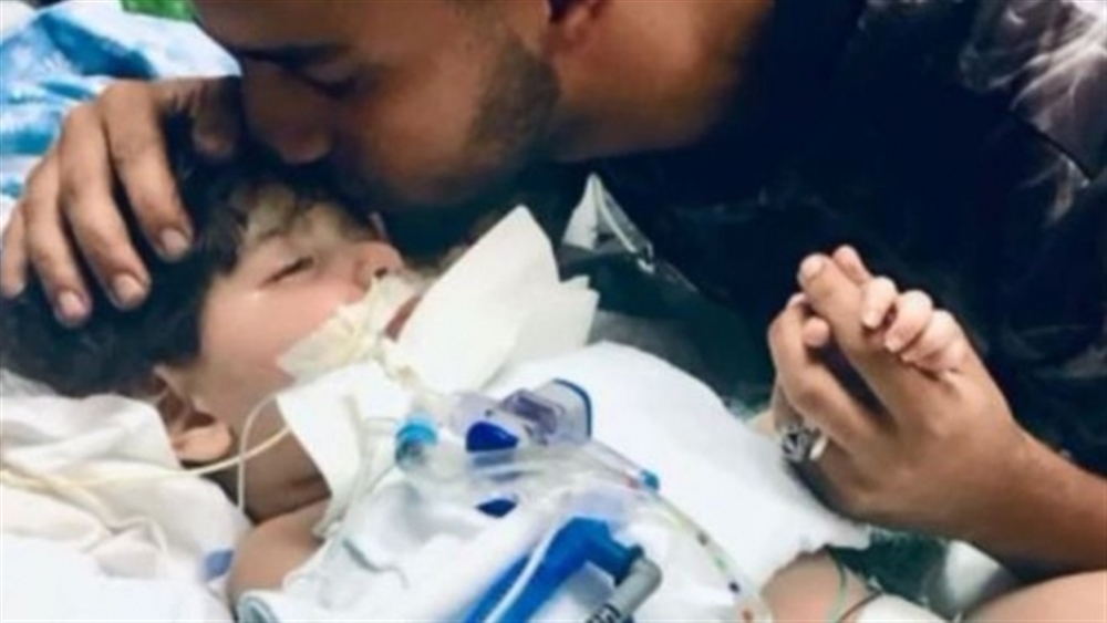 تتمنى أن تراه للمرة الأخيرة.. يمنية تُمنع من زيارة طفلها المحتضر في مستشفى أمريكي