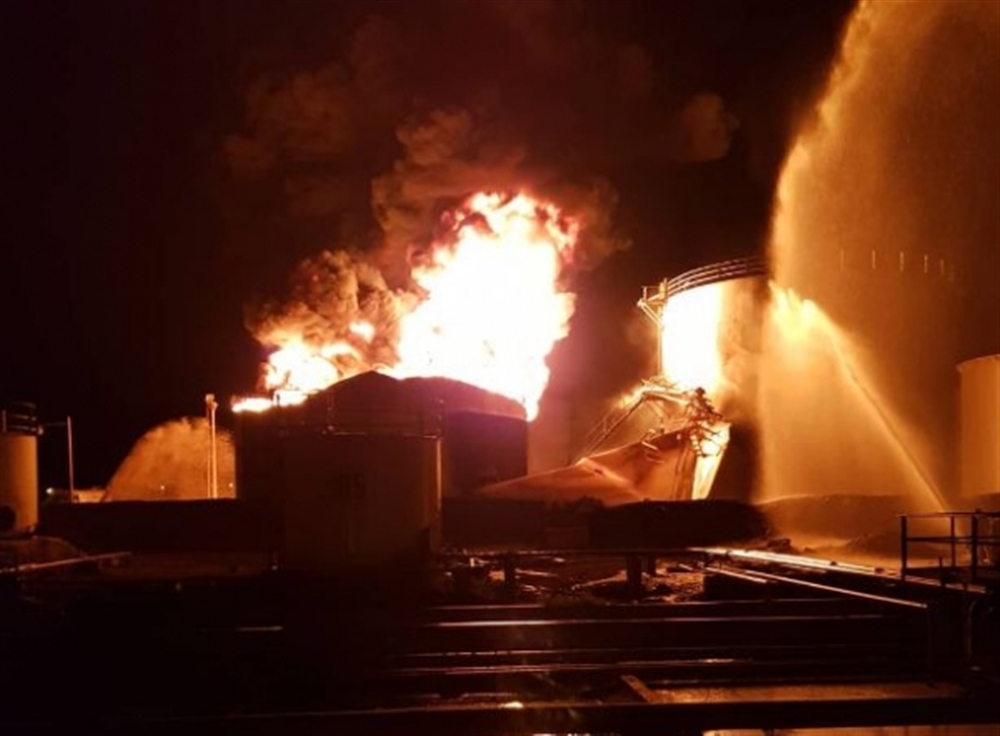 شركة النفط: بقايا مشتقات بترولية تسببت في حريق مصافي عدن