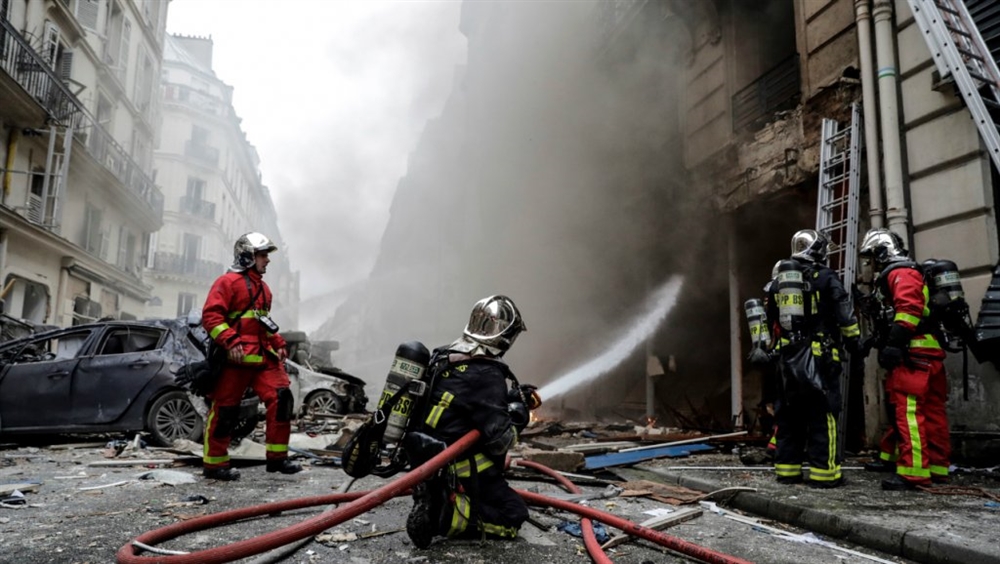 قتيلان وعشرات الجرحى في انفجار وسط باريس