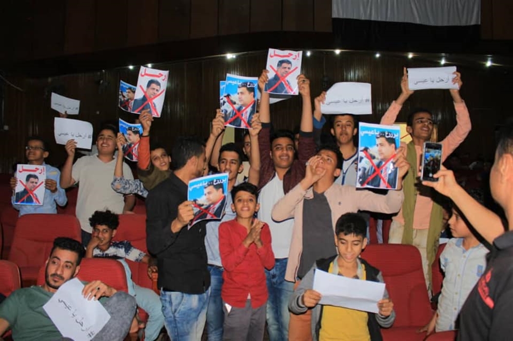 3 مدن يمنية تتظاهر للمطالبة برحيل رئيس اتحاد كرة القدم (صور)