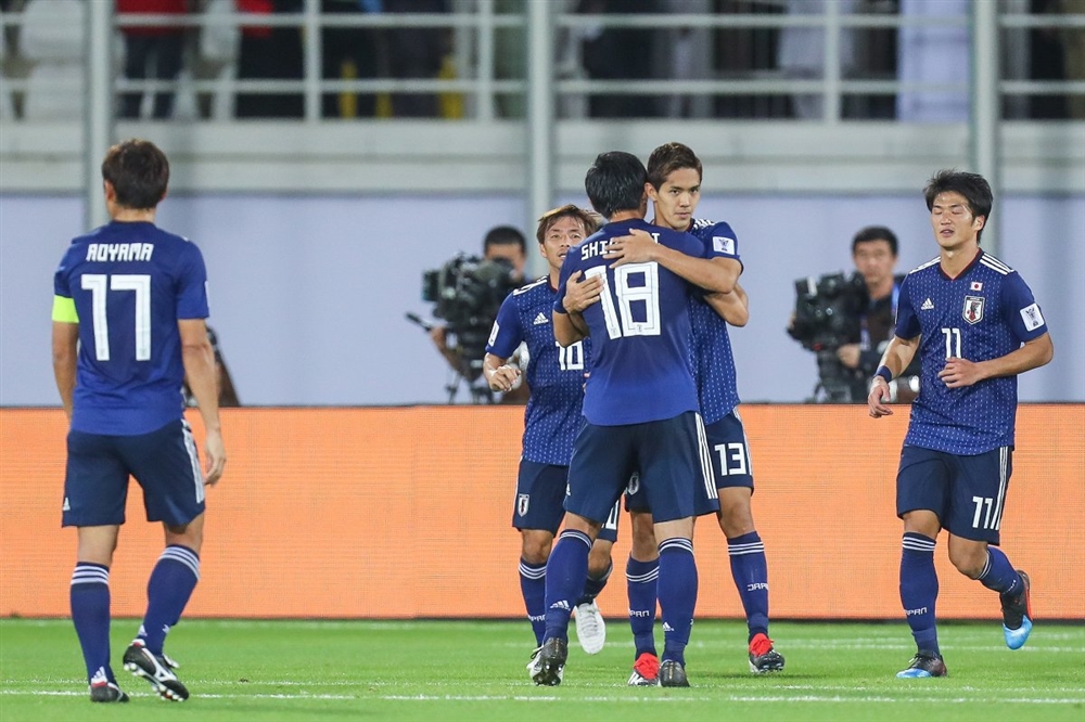 كأس آسيا: اليابان تنتفض أمام أوزبكستان وتنفرد بصدارة مجموعتها
