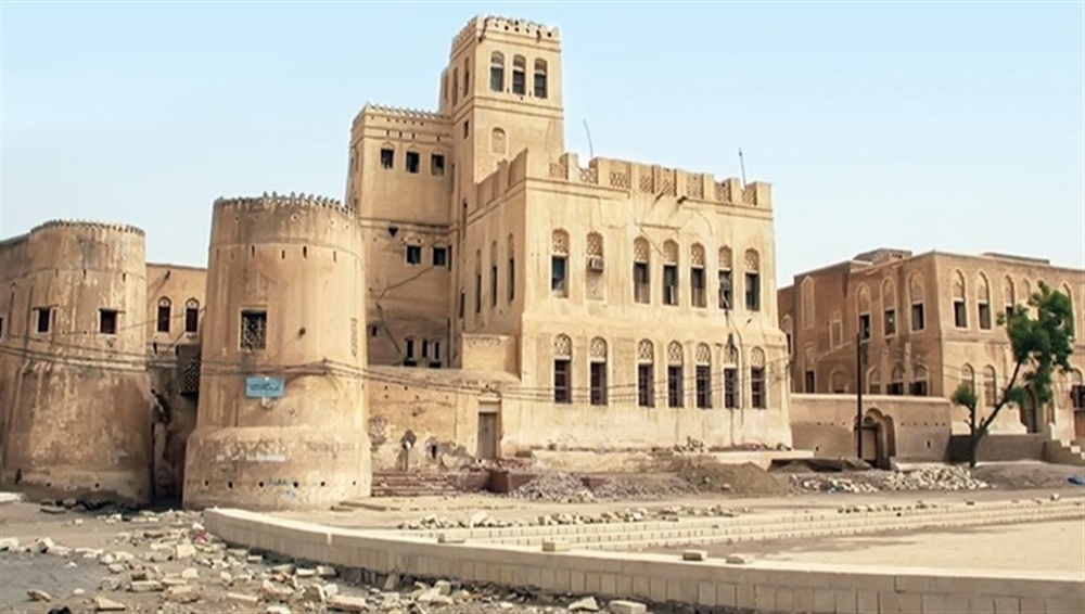 الحوثيون ينهبون مكتبة زبيد التاريخية بالحديدة
