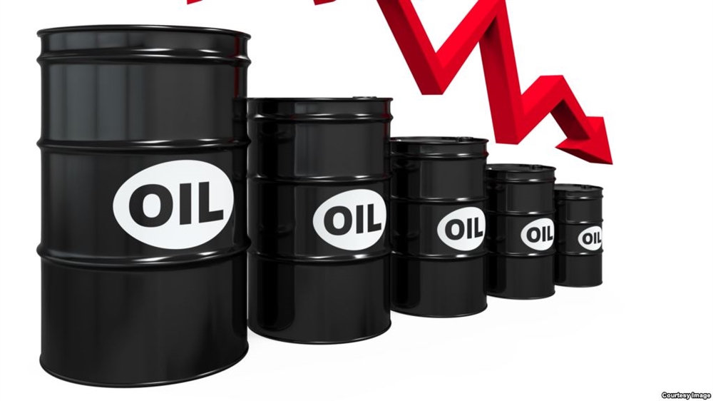 هبوط أسعار النفط بفعل توقعات بزيادة الإنتاج الأمريكي