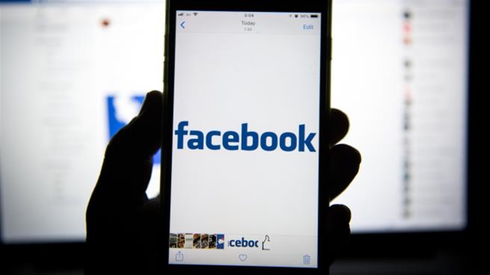 فيسبوك تعلن إصلاح "الخلل التاريخي" وعودة شبكاتها للعمل
