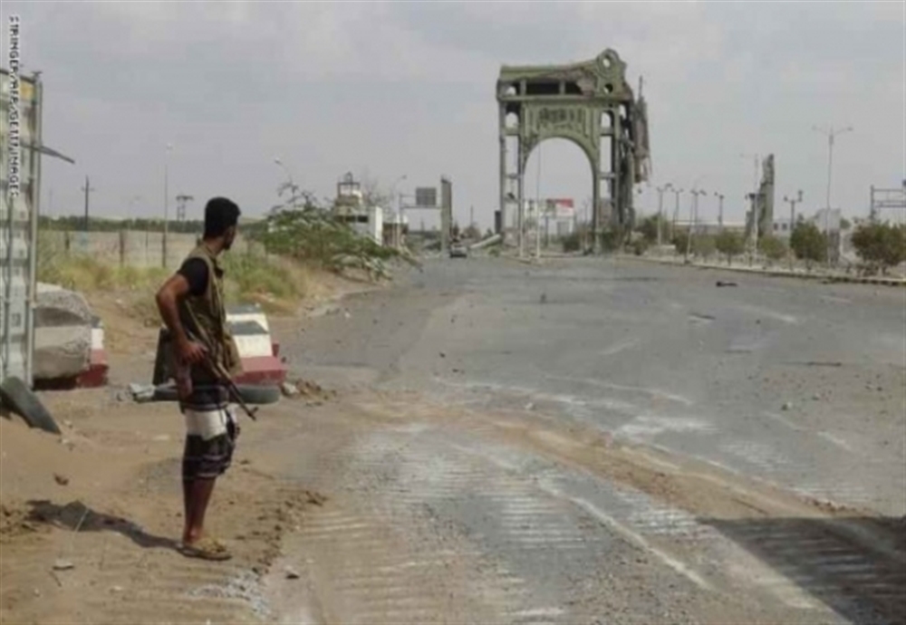 الحديدة.. الحوثيون يستهدفون مقر لجنة إعادة الانتشار والجيش يصد هجوما شرقي المدينة