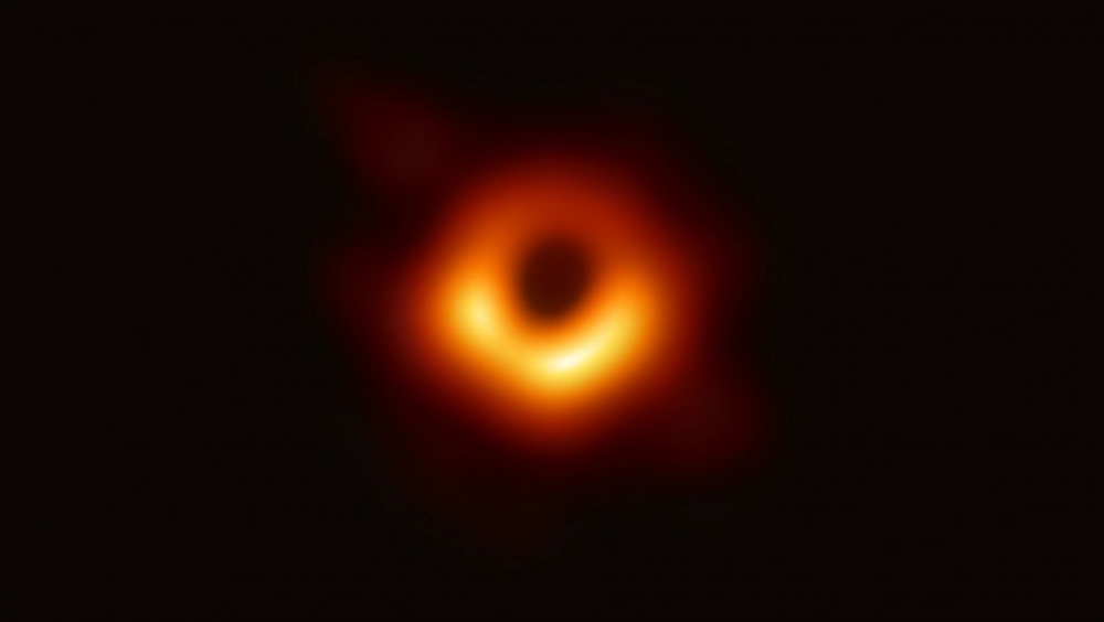 علماء يكشفون عن أول صورة لـ "الثقب الأسود"