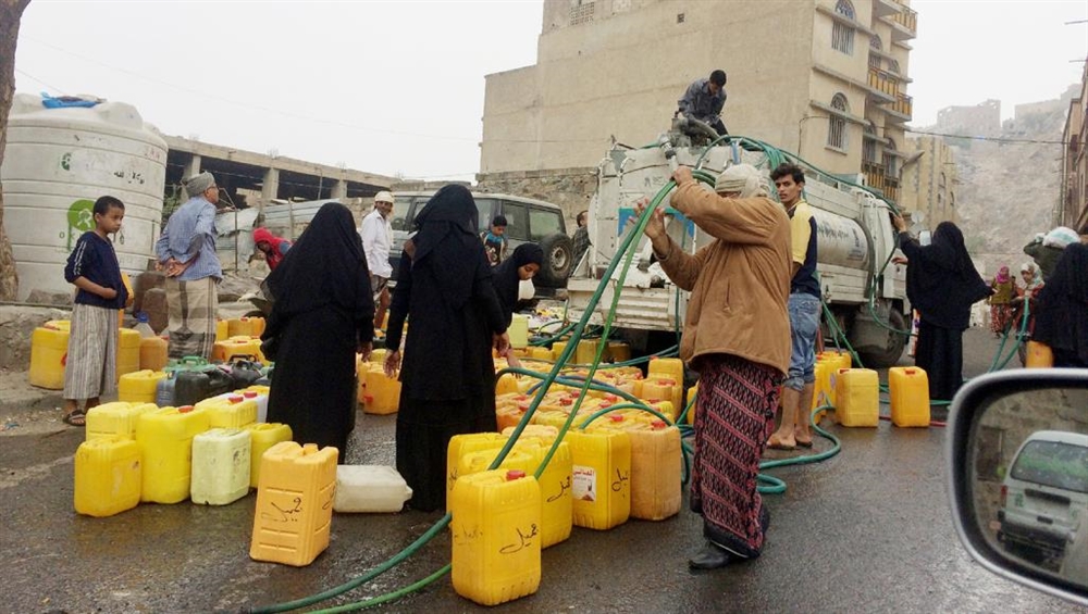 سلطات تعز تقر تسعيرة رسمية للمياه وتحذر من التلاعب