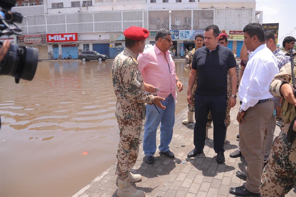 رئيس الوزراء يوجه بتخصيص موازنة طارئة لمعالجة أضرار السيول في عدن