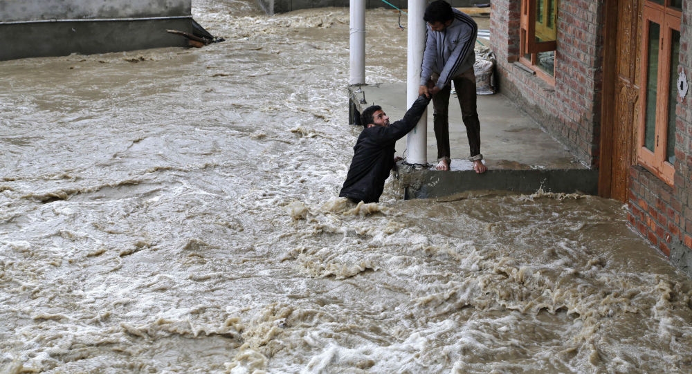 الصين تعلن عن مقتل 61 وإجلاء 356 ألفا جراء الأمطار الغزيرة