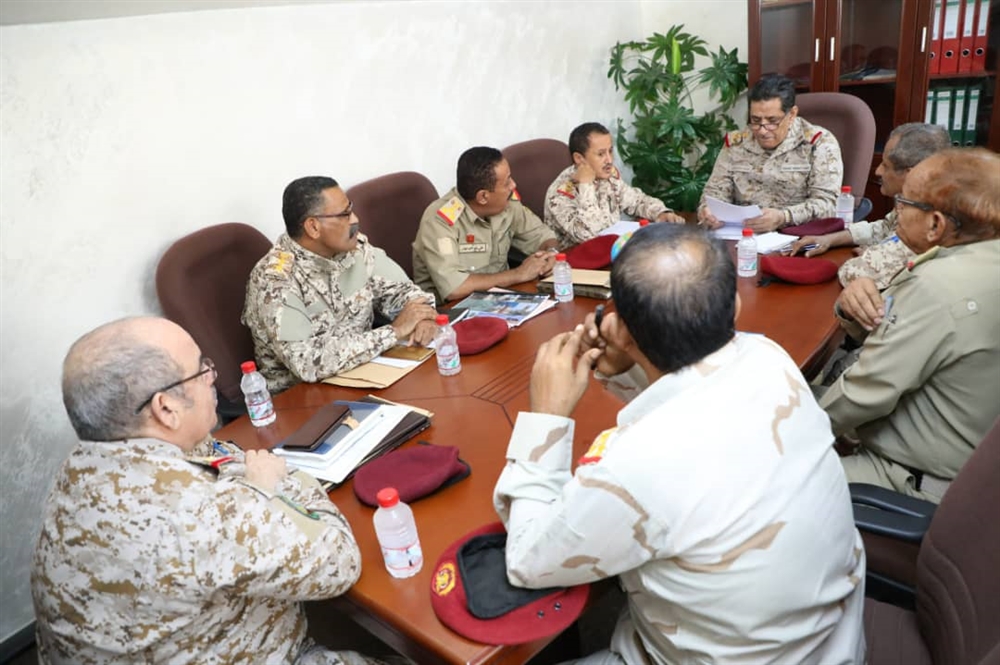 رئيس هيئة الأركان يوجه بتفعيل الكليات والمعاهد العسكرية في عدن