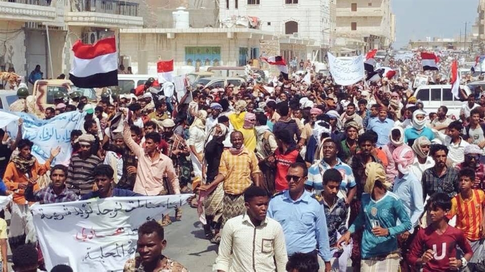 مظاهرة حاشدة لدعم الشرعية وضد الفوضى والتمرد في سقطرى