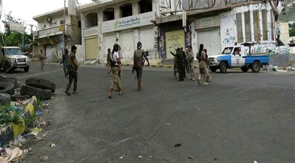 عملية نهب ومداهمات لمنازل في عدن من قبل مسلحي الانتقالي