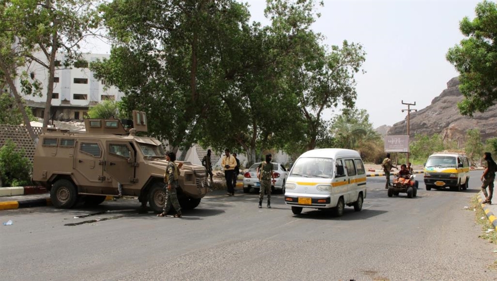 القوات الموالية للإمارات تكثف حملات الدهم واعتقال الناشطين في عدن