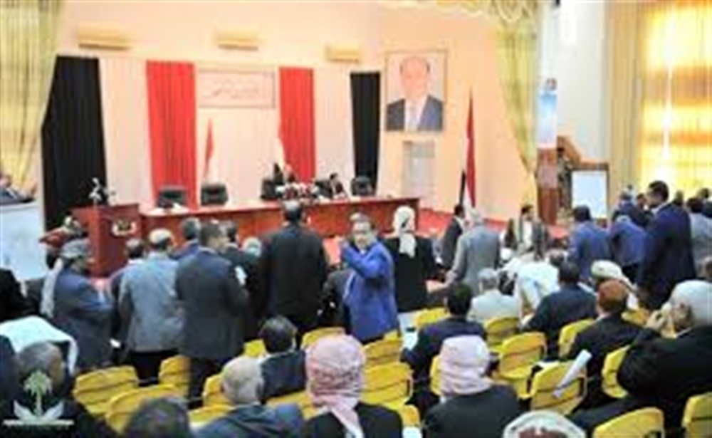 اعضاء في مجلس النواب يطالبون الرئيس بطرد الإمارات من اليمن ويحملون السعودية مسؤولية الإنقلاب(اسماء)
