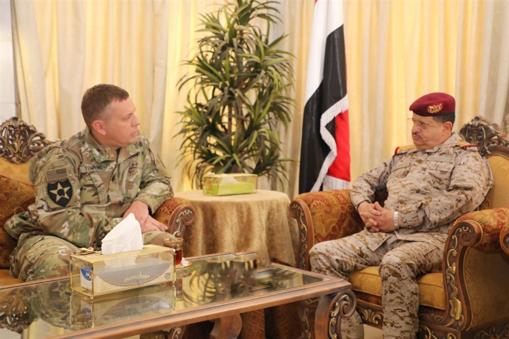 وزير الدفاع يستقبل الملحق العسكري بالسفارة الامريكية لدى اليمن