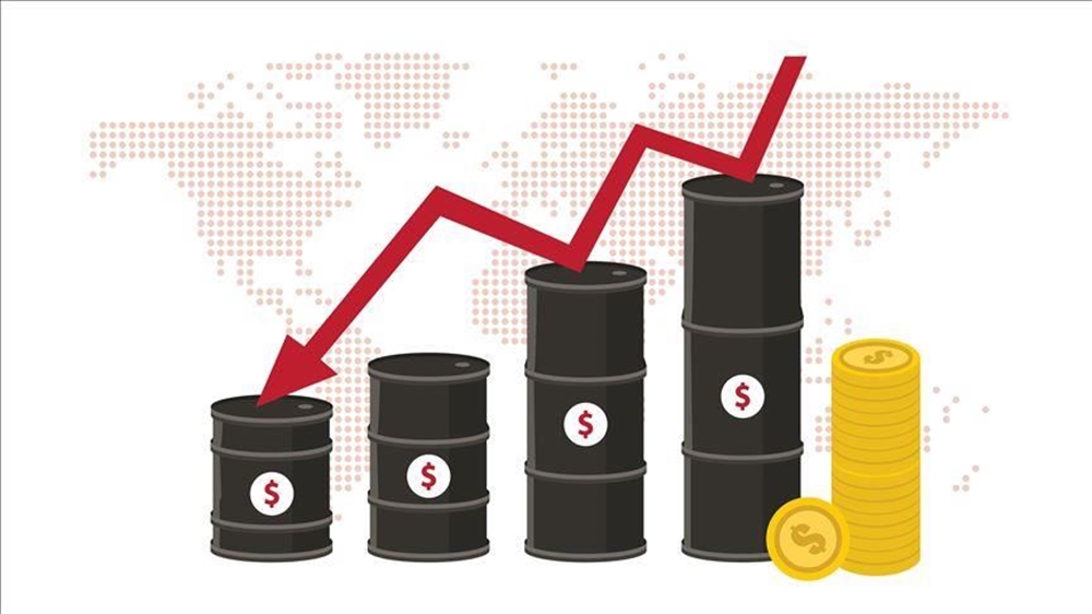 زيادة غير متوقعة في المخزونات الأمريكية تهبط بأسعار النفط