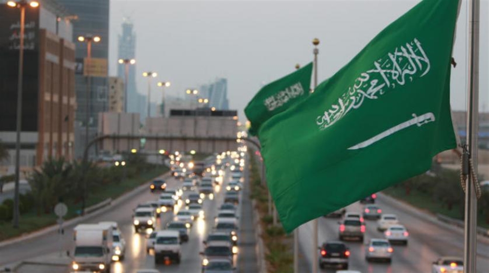 السعودية ترفض التطورات الأخيرة في عدن وتدعو إلى سرعة إعادة مؤسسات الدولة للحكومة الشرعية