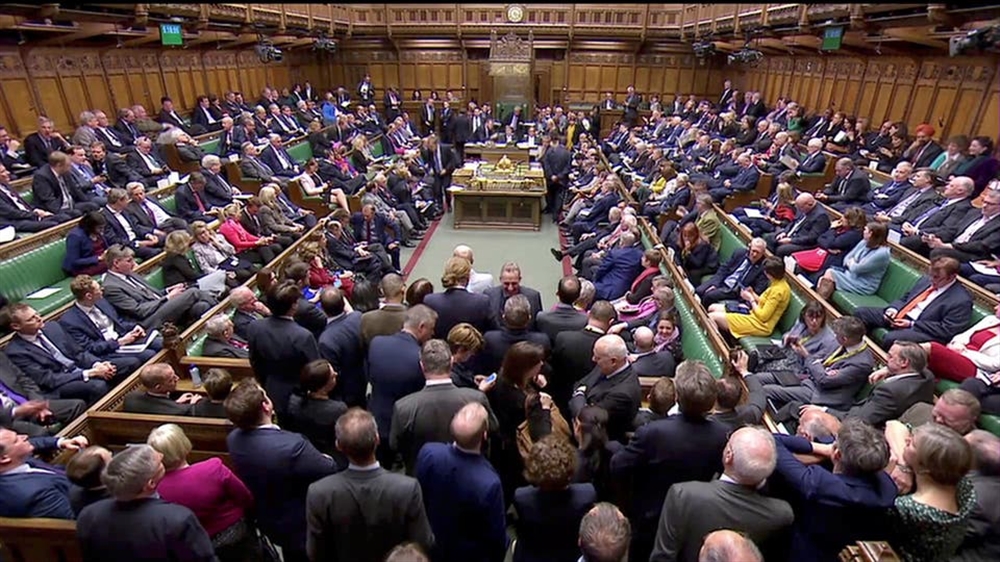 بريطانيا: بدء تعليق أعمال البرلمان مساء الإثنين