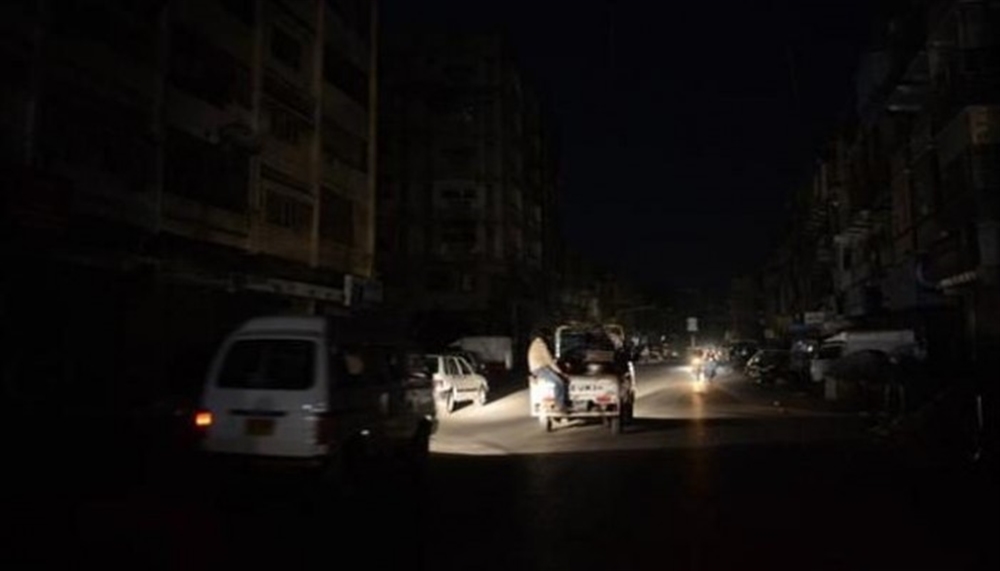 سقطرى اليمنية تغرق في الظلام منذ أربعة أيام بسبب نفاد الوقود