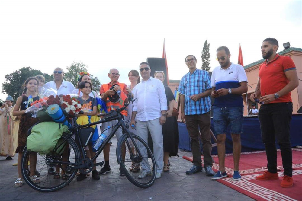 أوكراني يتحدى العقبات ويصل المغرب على دراجته الهوائية
