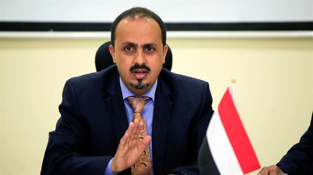 الإرياني: من يدفع باتجاه هزيمة الشرعية في الجنوب يُكرس عملياً سيطرة المليشيا الحوثية