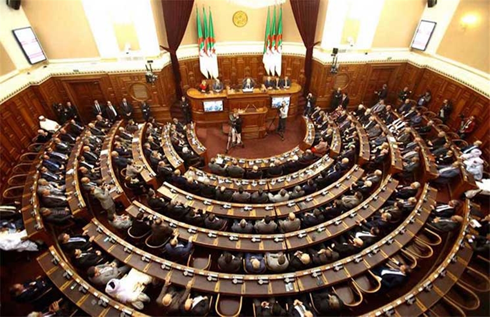 البرلمان الجزائري يقر إنشاء لجنة عليا للانتخابات