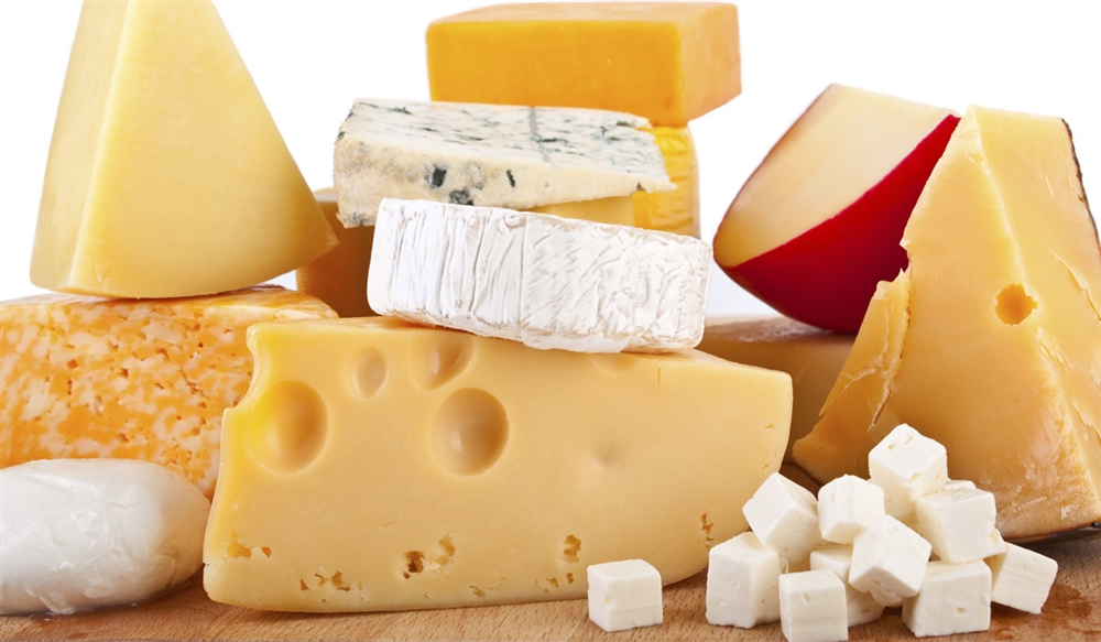 دراسة: تناول الجبن يوميا يحمي الأوعية الدموية من التلف