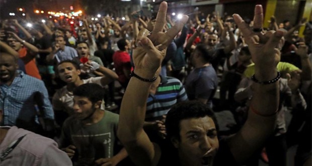 خروج مظاهرات تطالب برحيل السيسي والأمن يشن حملة اعتقالات عشوائية في مصر