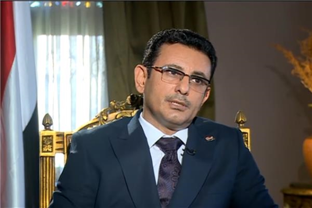 سفير اليمن بالقاهرة يستولي على منح لطلاب مبتعثين.. ومغردون يطالبون بتغييره
