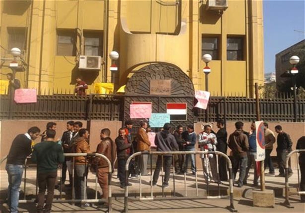 الحكومة توجه بالتحقيق مع سفارة اليمن بالقاهرة بتهمة تلاعبها بمنح طلاب مبتعثين (وثيقة)