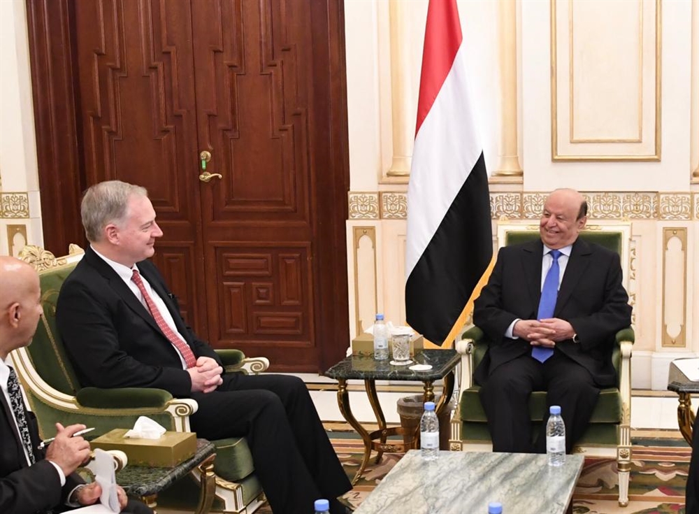 الرئيس "هادي" يؤكد للسفير الأمريكي التزام الحكومة بالسلام وفقاً للمرجعيات الثلاث