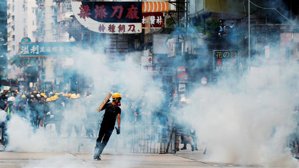 إصابة متظاهر بالرصاص الحي في احتجاجات تتزامن مع الذكرى السبعين لقيام الصين الشعبية