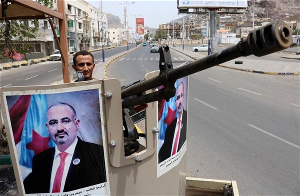 دبلوماسي يمني يحذر من إشراك "الانتقالي" في الحكومة قبل " انهاء التمرد ودعاوى الانفصال"