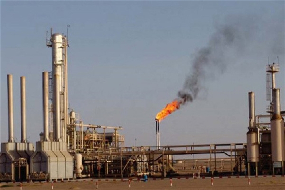 الحكومة تدعم استئناف إنتاج وتصدير النفط في مأرب وتوجه بملاحقة المعرقلين