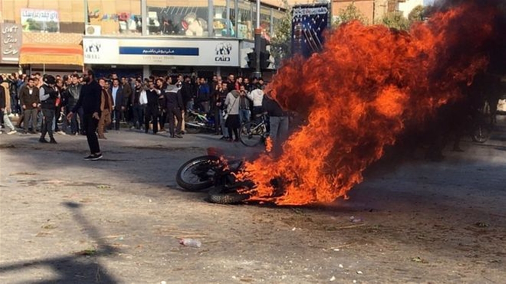 إيران: 12 قتيلاً على الأقل منذ بدء الاحتجاجات على ارتفاع أسعار الوقود
