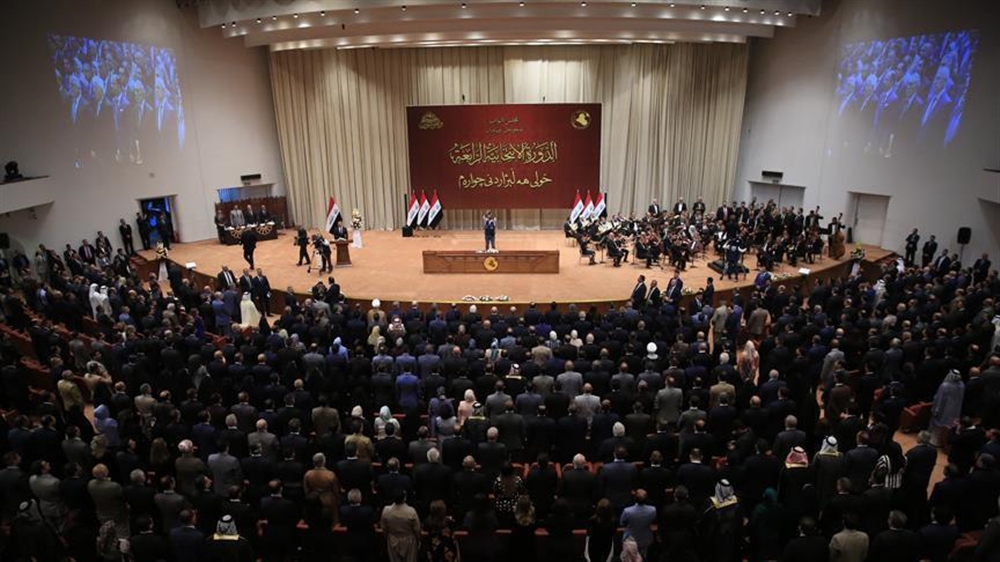 في محاولة لتهدئة الاحتجاجات.. البرلمان العراقي يلغى امتيازات المسؤولين ويقر إصلاحات