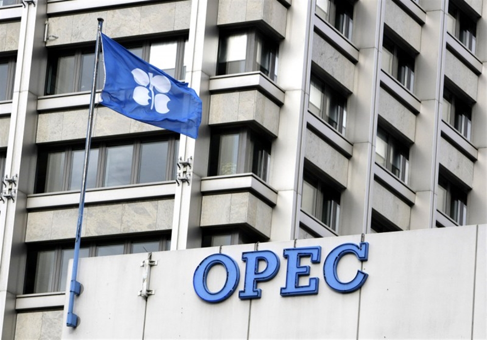 السعودية: أوبك تعتزم زيادة تخفيض انتاج النفط مع طرح أرامكو