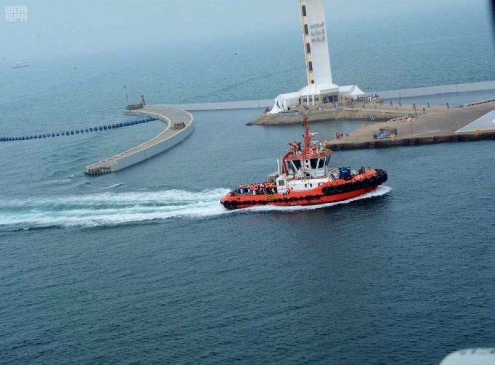 جماعة الحوثي تقول أن التحالف يحتجز 13 سفينة وقود في ميناء جيزان
