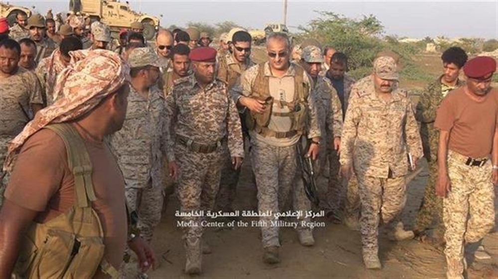 تفاصيل هيمنة قائد القوات المشتركة في التحالف العربي على قرارات وزارة الدفاع