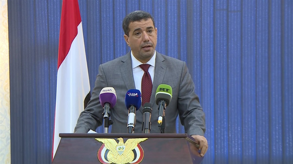متحدث الحكومة يتهم الانتقالي بمنع دخول اللواء الأول حماية رئاسية إلى عدن