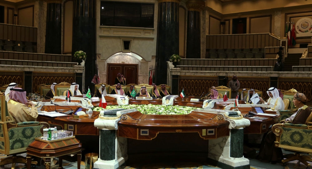 القمة الخليجية تؤكد على ضرورة حل الأزمة اليمنية وفقا للمرجعيات